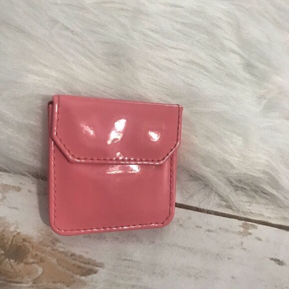 🦩 Bath & Body Works Pink Patent Compact Mirror travel size - Picture 4 of 8